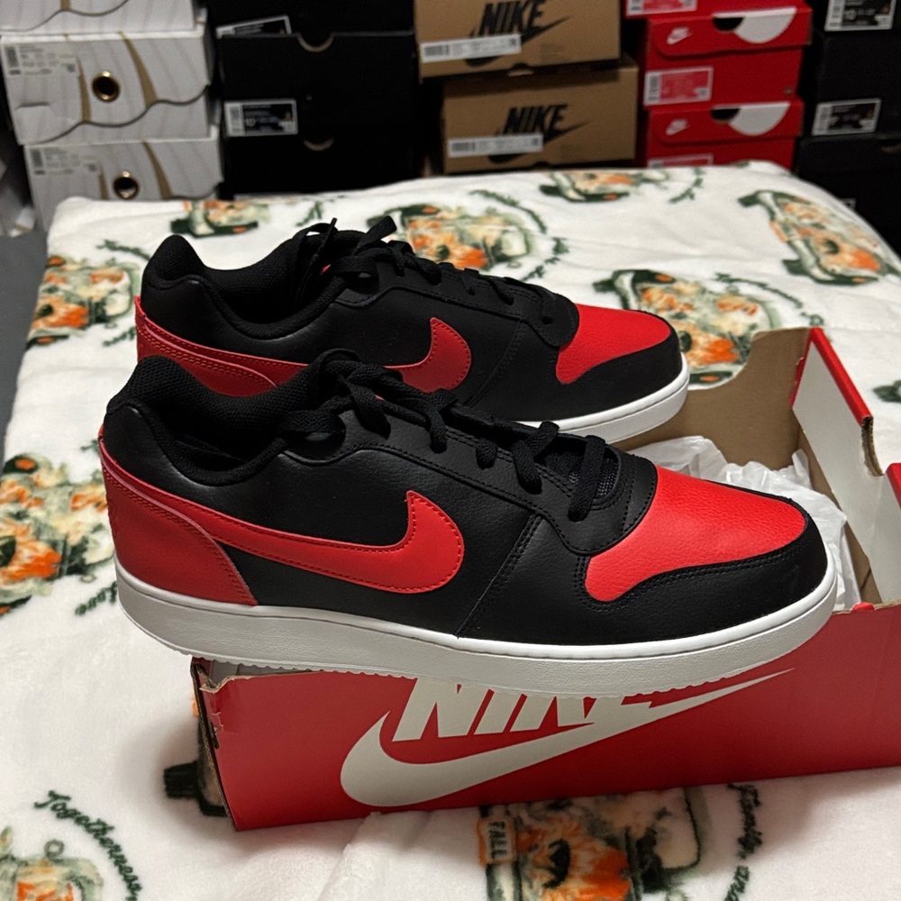 Nike Men's Black and Red Sneakers - Picture 2 of 7